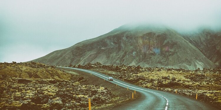 Top Reasons a Sturdy Roof Rack Is Essential for Road Trippers!
